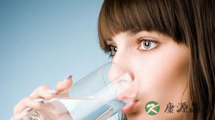三伏天喝热水排寒气吗 三伏天喝热水排寒气吗
