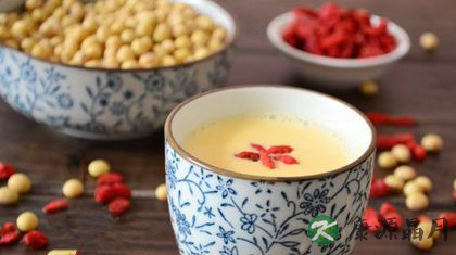 秋季眼睛干涩怎么办 食疗来缓解