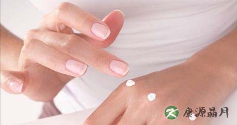 一到冬天手上就长泡怎么回事