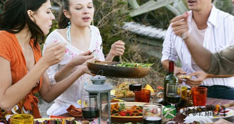 吃烧烤食物中毒怎么办