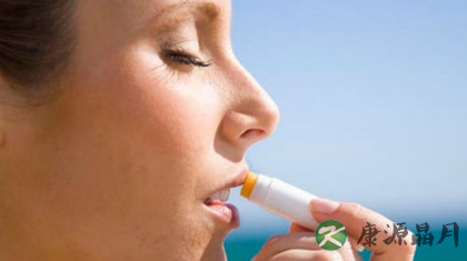 预防冬季嘴唇干燥的方法
