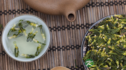 莲子心泡水喝的功效