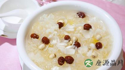 嘴角起泡的原因与食疗方