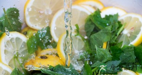 柠檬泡水的正确方法