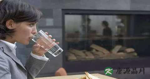 喉咙发炎喝开水好吗