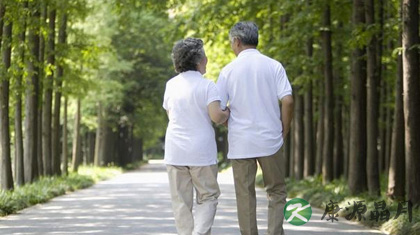 公主抱折断老伴3肋骨 骨质疏松症有哪些症状 公主抱折断老伴3肋骨 骨质疏松症有哪些症状