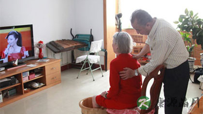 冬天老年人泡脚有什么好处