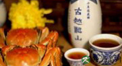 菊黄蟹肥：黄酒螃蟹好搭档