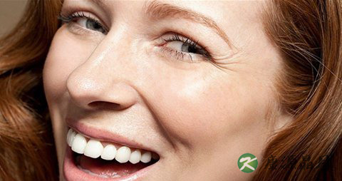 为什么一到冬天嘴就起皮 为什么一到冬天嘴就起皮