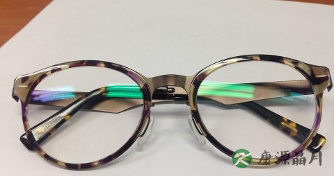 夜盲症是由于缺乏什么引起的