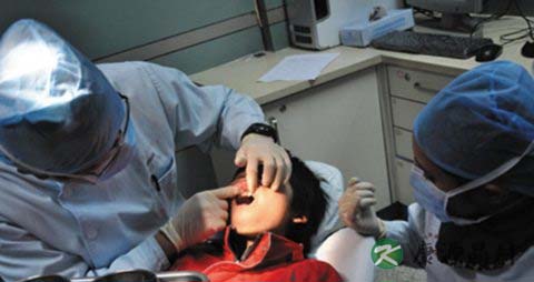 鱼刺卡住喉咙怎么办