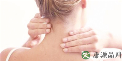 冬季戴围巾 可防颈椎病