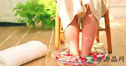 泡脚好处多 美容养颜又解压