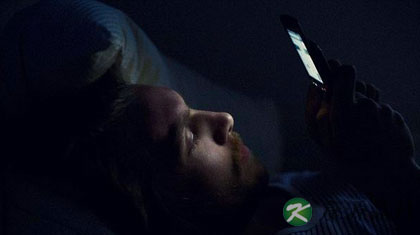 睡前玩手机的6大危害 睡前玩手机的6大危害