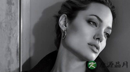 多囊卵巢综合症是怎么引起的