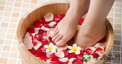 泡脚好处多 美容养颜又解压