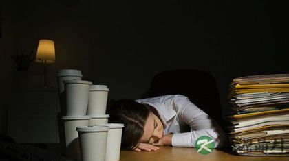 女生熬夜的危害 女生熬夜胸会变小