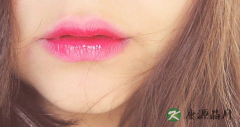 为什么一到冬天嘴就起皮 为什么一到冬天嘴就起皮