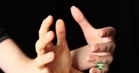 一到冬天手上就长泡怎么回事