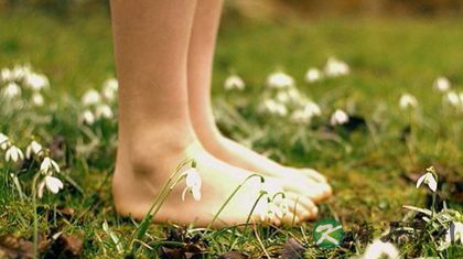 赤脚走路让身体更健康