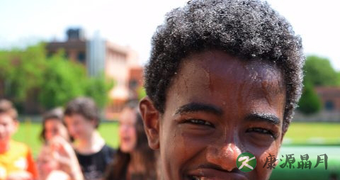 为什么会牙龈会发黑 为什么会牙龈会发黑