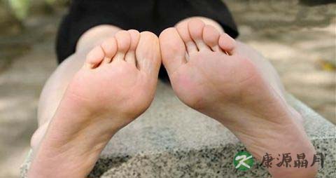脚底发热是怎么回事