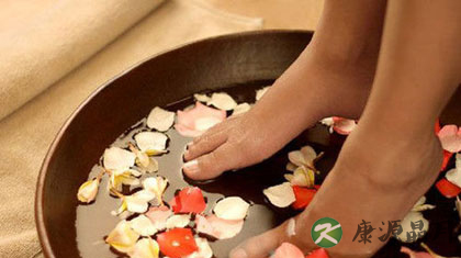 女性经期可以泡脚吗