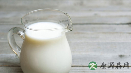 晚上喝牛奶对胃好吗