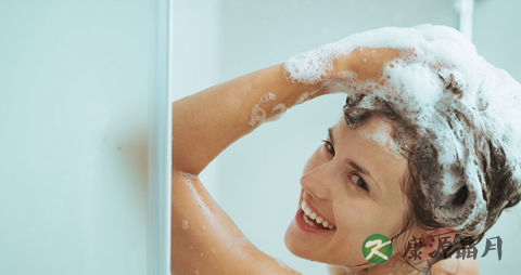 冬季嘴唇干裂 千万不要舔嘴唇 冬季嘴唇干裂 千万不要舔嘴唇