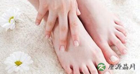 手脚上长小水泡很痒怎么回事