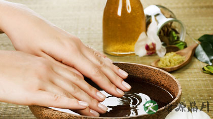 指甲边上为什么会长倒刺 指甲边上为什么会长倒刺