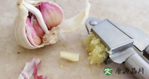 醋泡大蒜治疗灰指甲 醋泡大蒜治疗灰指甲