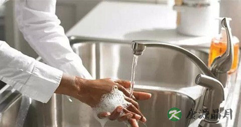 五个月宝宝经常眨眼睛是什么原因 五个月宝宝经常眨眼睛是什么原因