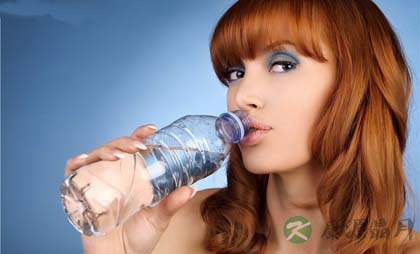 掌握正确的喝水方法让你更健康 掌握正确的喝水方法让你更健康