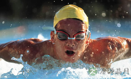 夏天游泳保护眼睛不得不注意的事项 夏天游泳保护眼睛不得不注意的事项