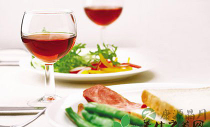 用干毛巾擦背 可防癌