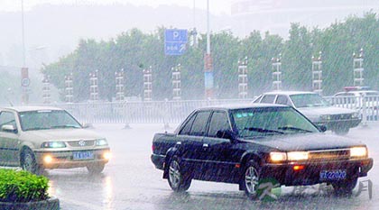 台风天气小心病从脚入