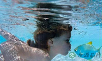 夏天游泳保护眼睛不得不注意的事项 夏天游泳保护眼睛不得不注意的事项