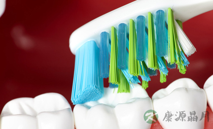 掌握刷牙的正确方法 避免错误地刷牙