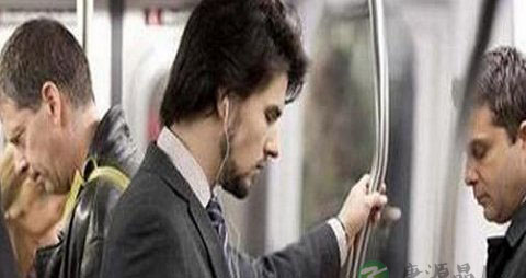 上班路上不能做的3种伤身事 上班路上不能做的3种伤身事