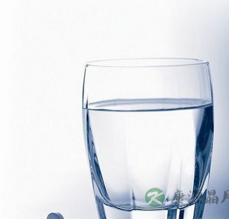 早上起床四种水不能喝 早上起床四种水不能喝