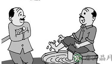 老人更应该用热水泡脚 老人更应该用热水泡脚