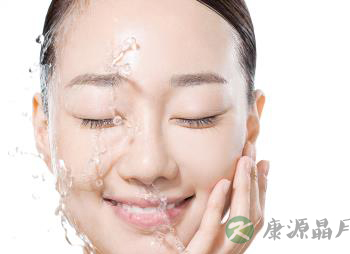 揭秘！女性三个年龄段的护肤方法