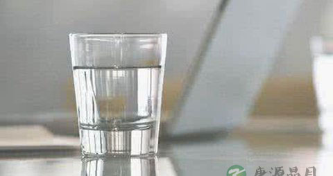 早上喝水学问多：五种水千万不要喝
