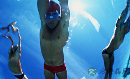夏天游泳保护眼睛不得不注意的事项 夏天游泳保护眼睛不得不注意的事项