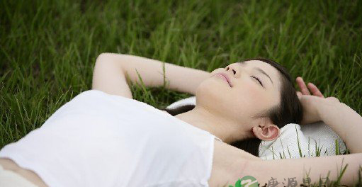 老是睡眠不足 睡五分钟等于六个钟头的方法