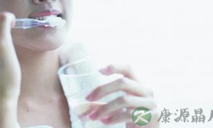 刷牙水有讲究 温水刷牙最健康