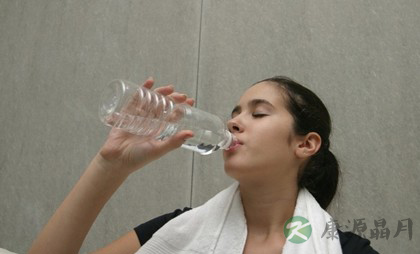 剧烈运动后不宜做的三件事 剧烈运动后不宜做的三件事