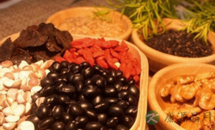 多吃黑色食物可预防白发增多