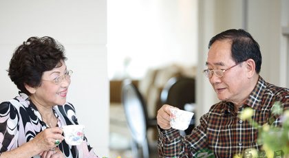 老人洗澡最好带个小板凳